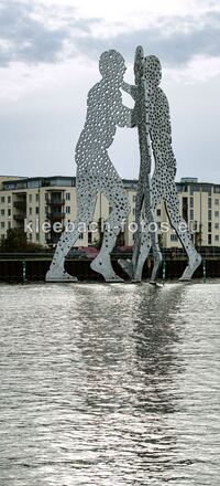 Kunstwerk in der Spree: Molecule Man des Bildhauers Jonathan Borofsky