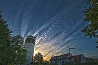 Flugspuren &uuml;ber dem Wasserturm